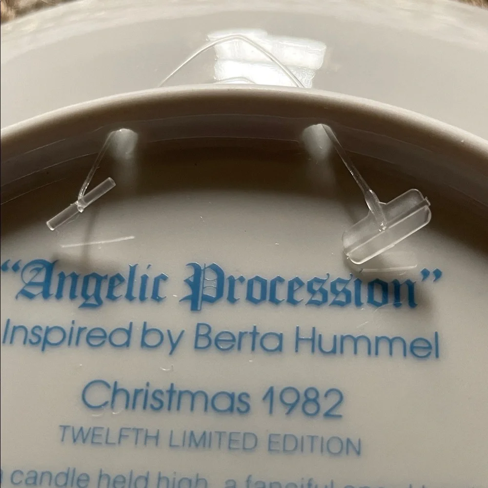 Hummel-Vintage Christmas 1982 Angel Decorative Plate
